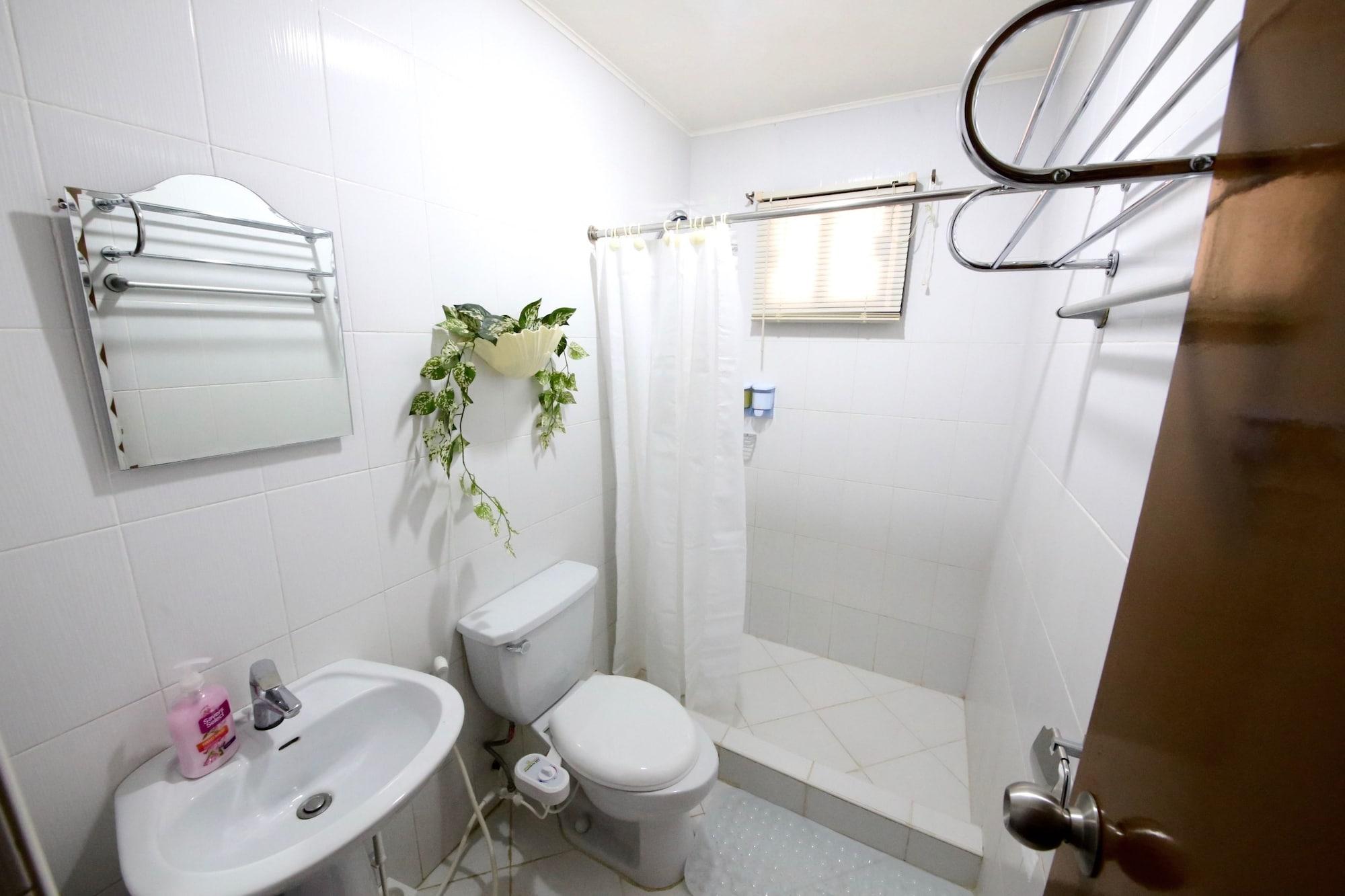 Dee Guesthouse White Sands Мактан Екстериор снимка