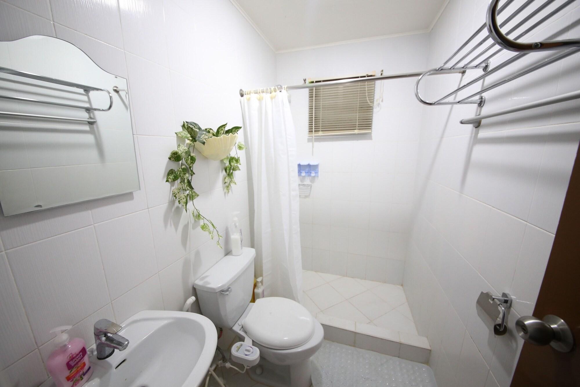 Dee Guesthouse White Sands Мактан Екстериор снимка