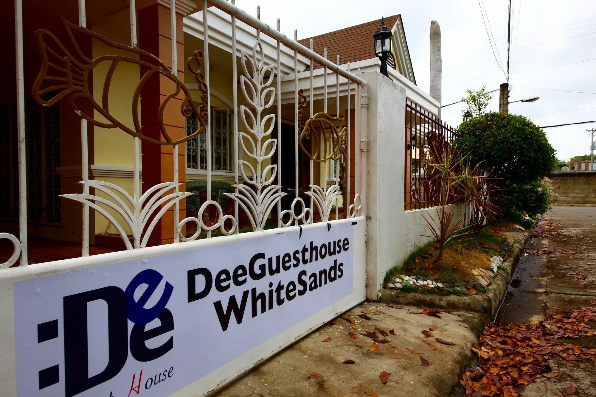 Dee Guesthouse White Sands Мактан Екстериор снимка